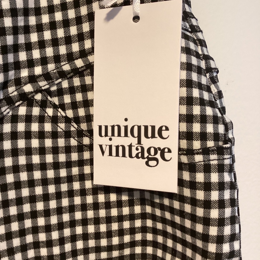 BRAND NEW/NEVER BEEN WORN  Black & White Gingham Yoke Waist Capris